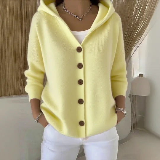 Sophie – De cozy hoodie met knopen die je niet uit wilt doen