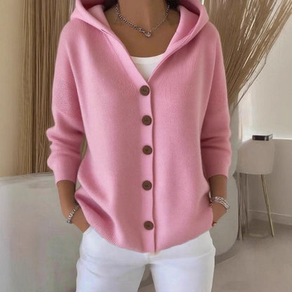 Sophie – De cozy hoodie met knopen die je niet uit wilt doen